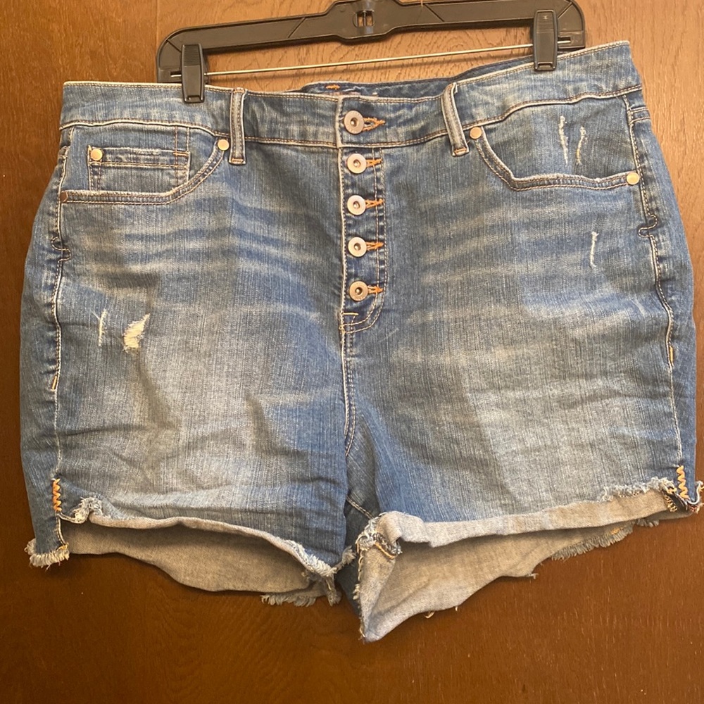 Torrid distressed denim short Size 20